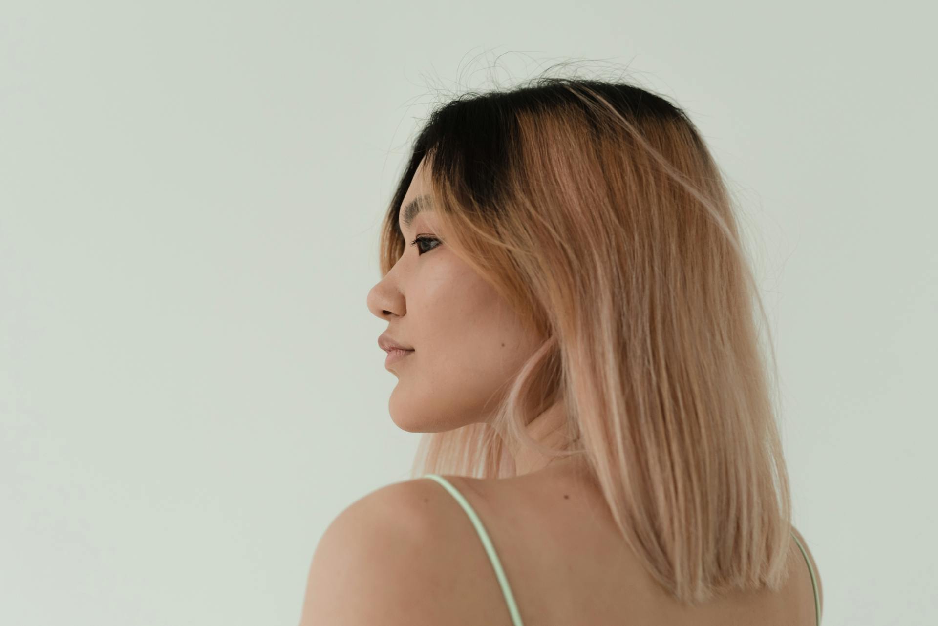 Balayage à la française, lumière dorée
